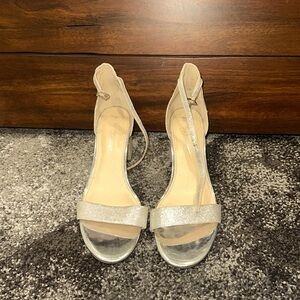 They are a size 10 , worn like ones